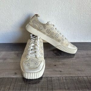 Veronica Beard Paulita Embroidered Sneakers in Size: 8.5